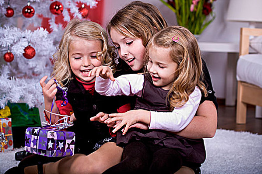 三个女孩,打开,圣诞礼物