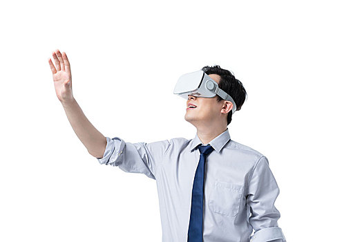 商務(wù)男士使用VR眼鏡