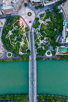 中国广东广州,航拍夏季晨曦中的海珠广场和海珠桥