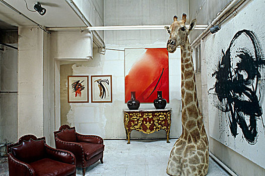 上面,一半,长颈鹿,旁侧,现代,绘画,一对,红色,皮革,扶手椅,创意,生活方式,区域