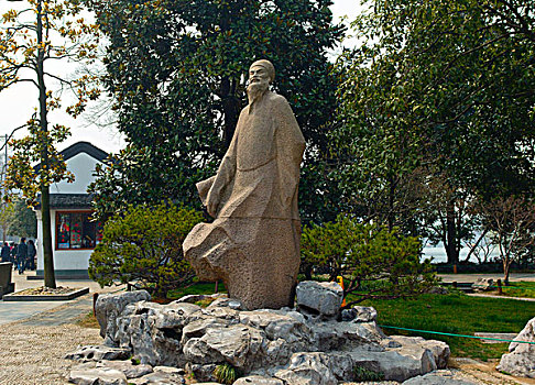 西湖苏堤·苏东坡雕像