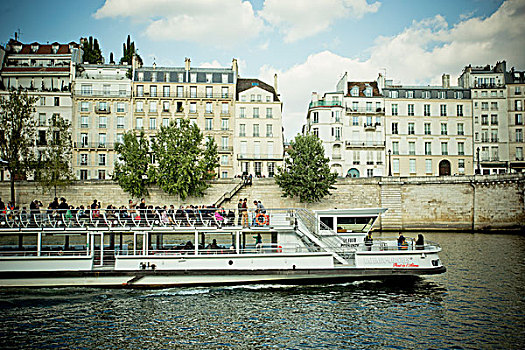 巴黎,小船