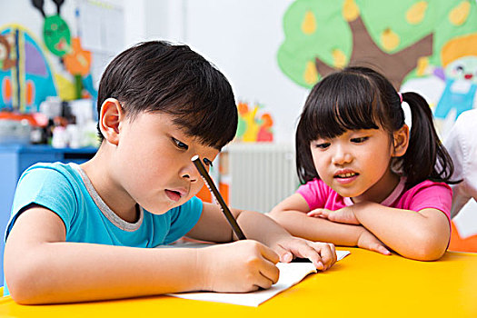 小朋友在幼兒園學習