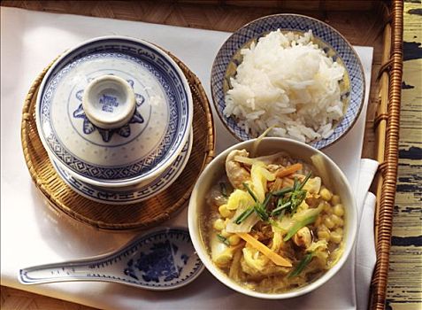 鸡汤,玉米,米饭,碗