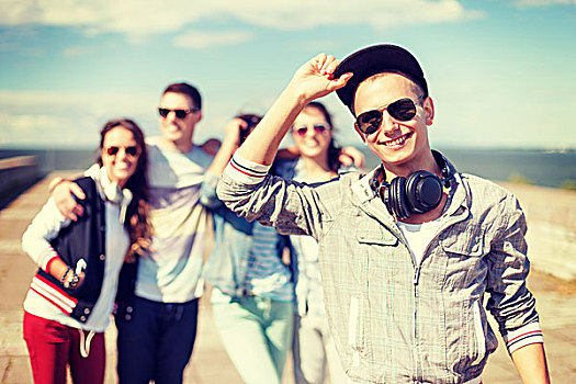 暑假,青少年,概念,少男,墨镜,帽,耳机,休闲,朋友,户外
