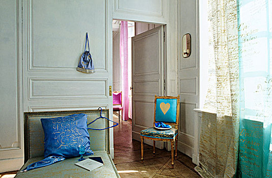 躺椅,椅子,旁侧,敞门,粉色,卧室