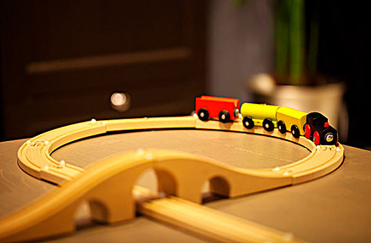 木制玩具小火车