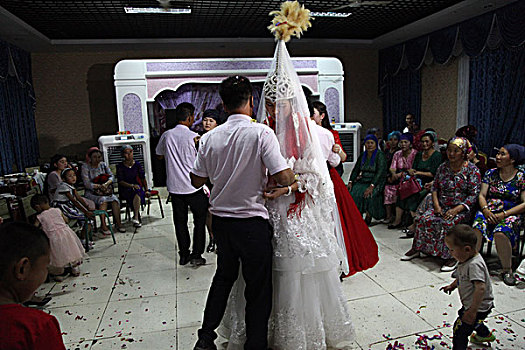 哈萨克族婚礼舞蹈
