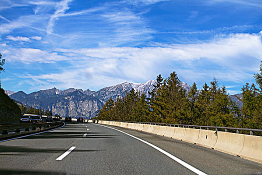 法国郊区的公路