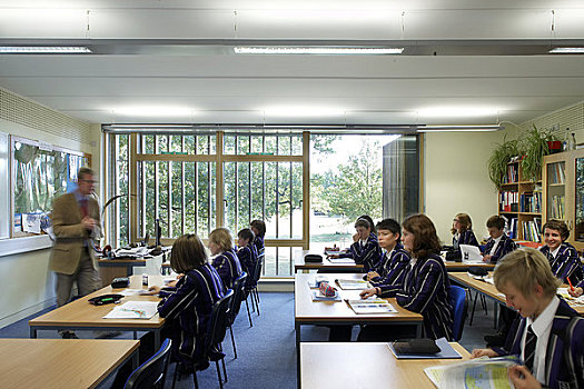 学校,皇后,建筑,剑桥郡,英国,2009年,内景,展示,教师,学生,鲜明,现代,教室
