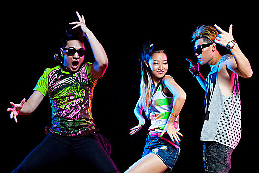 亚洲街舞青年跳舞
