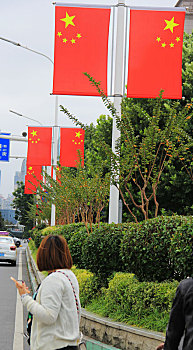 国旗灯笼高挂,武汉国庆喜庆