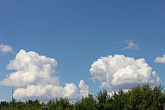 夏,蓝天白云