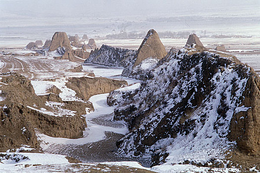 山西大同新荣镇川口长城雪景