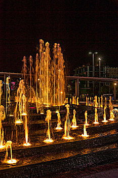泰北清莱centralfestival清迈分店购物广场的喷水池
