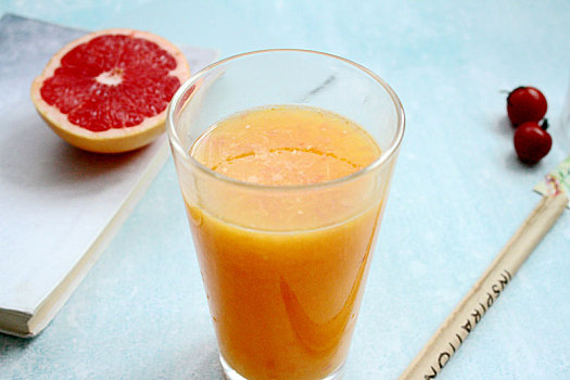 鲜榨橙汁西柚汁