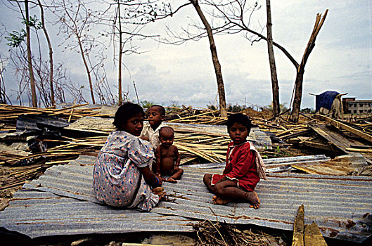 孩子,破坏,乡村,孟加拉,气旋,一个,热带,纪录,击打,地区,夜晚,四月