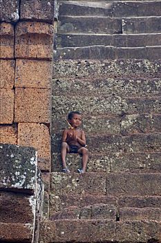 小男孩,楼梯,庙宇,吴哥窟,柬埔寨