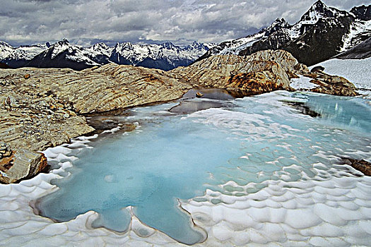 小,结冰,山中小湖,脚,冰河,冰川国家公园,不列颠哥伦比亚省,加拿大