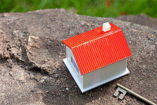 石头上的房屋模型