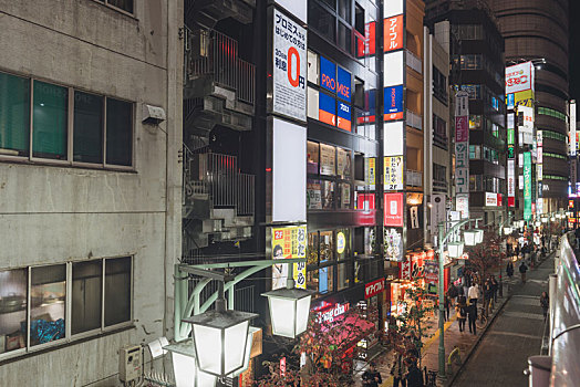 日本东京新宿商业区夜景