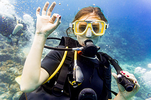 女人,潜水,珊瑚,礁石,给,ok,手势
