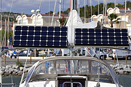 太阳能电池板,帆船