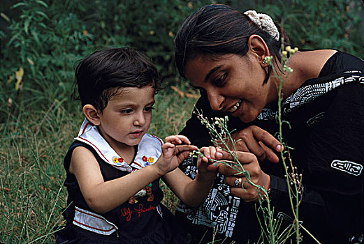 女人,孩子,领会,自然,实验,花,花园,学校,城市,北方,区域,巴基斯坦,五月,2005年