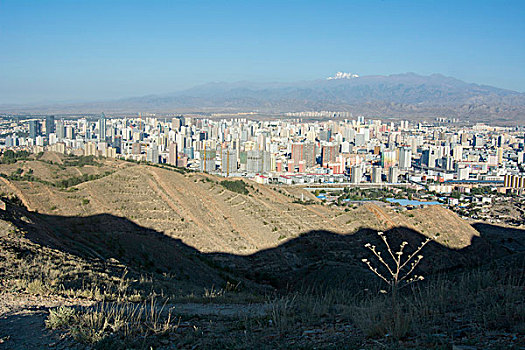 雅山拍摄乌鲁木齐城市风光