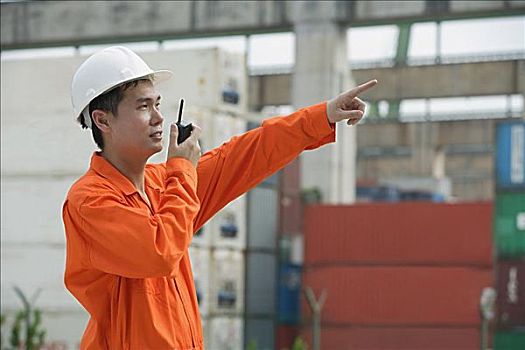 建筑工人,給,方向,步話機