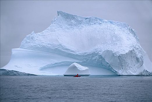 红色,橡胶,船,两个,探险,圆,漂浮,冰山,夏季,拉布拉多海,拉布拉多犬,加拿大