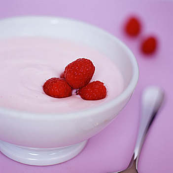 树莓酸奶