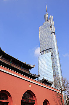 南京紫峰大厦,从南京鼓楼公园仰望紫峰大厦