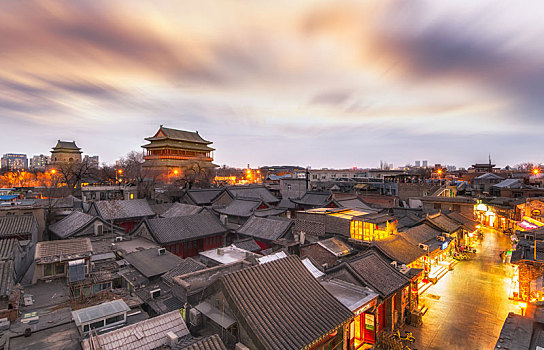 北京烟袋斜街胡同钟鼓楼历史建筑夜景