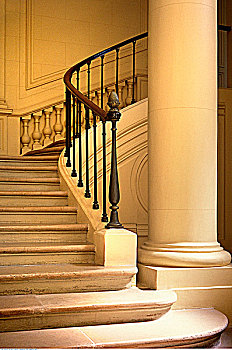 楼梯,柱子