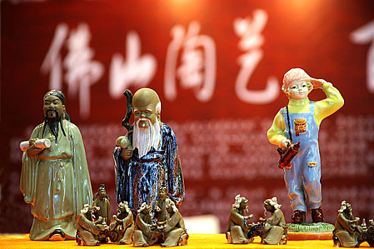 重庆-佛山经贸合作暨名优产品展销会,这是佛山陶瓷展区