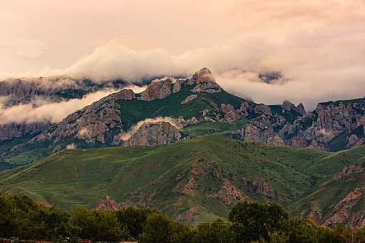 囊谦山景