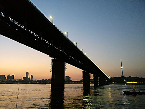 武汉长江大桥夕阳