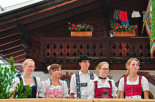 德国,巴伐利亚,加米施帕藤基兴,节日,传统服装,孩子,啤酒帐篷