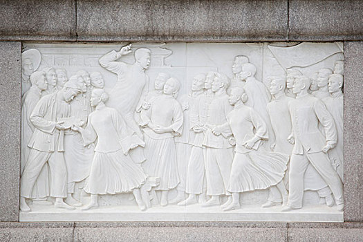 北京天安门广场人民英雄纪念碑上的雕塑