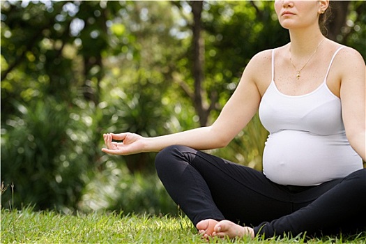孕妇,母亲,腹部,放松,公园,瑜珈,盘腿坐