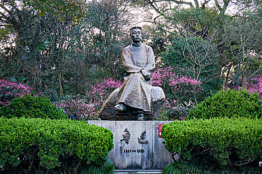 杭州孤山公园鲁迅雕像
