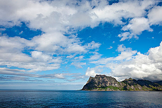 云,上方,山峦,海岸,靠近,维特沃格,罗弗敦群岛,挪威北部,挪威,斯堪的纳维亚,欧洲