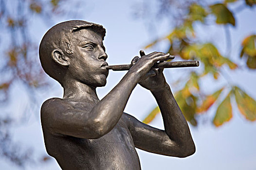 雕塑,男孩,演奏,公园,卢布尔雅那,斯洛文尼亚