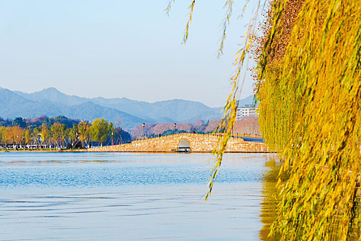 杭州西湖断桥秋景