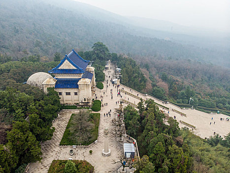 航拍雾霭中的江苏南京中山陵