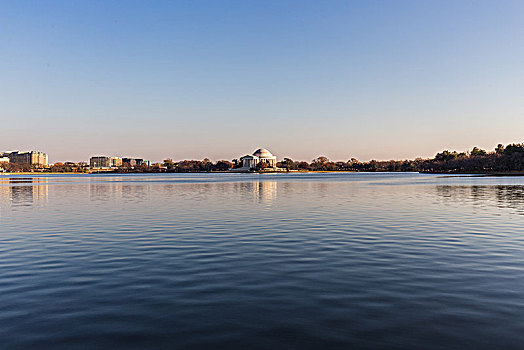 美国华盛顿潮汐湖与托马斯杰斐逊纪念堂