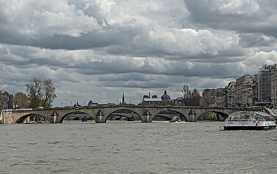 法国巴黎皇家大石桥