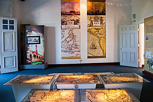 台湾高雄市打狗英国领事官邸展示的各时期的航海图