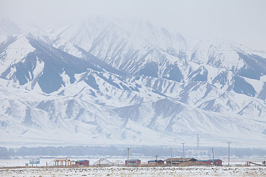 新疆巴里坤,冬日天山,水墨丹青